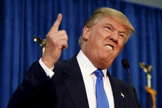 Vàng tăng, chứng khoán chao đảo khi ưu thế nghiêng về Trump - ảnh 1