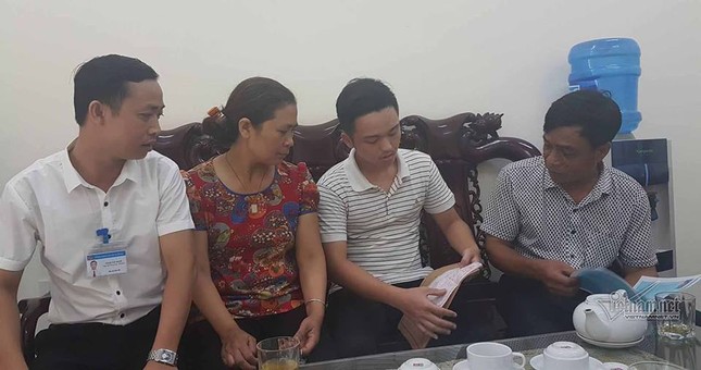 Chủ tịch xã đích thân xin lỗi gia đình tân sinh viên, xác nhận lại lý lịch - ảnh 1