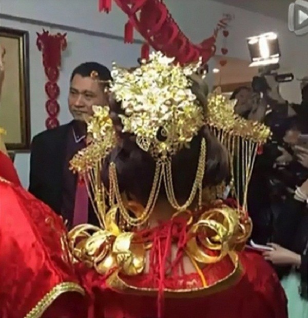 Sốc với đám cưới phong cách cổ trang, cô dâu 'gãy cổ vì vàng' - ảnh 5