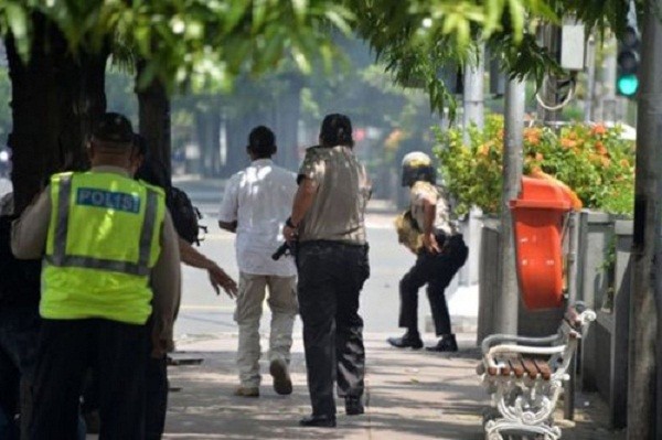 Đại sứ quán thông tin tình hình người Việt ở Jakarta qua Facebook - ảnh 1