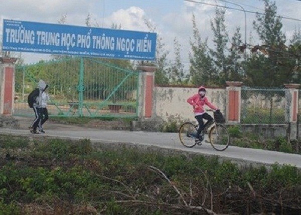 Tường trình của những nữ sinh bị thầy giáo 'dùng đề đổi tình' - ảnh 1