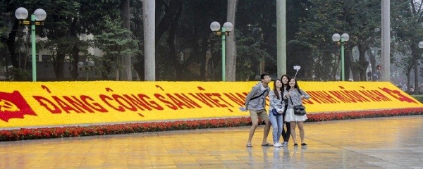 Ngắm Hà Nội rực rỡ cờ hoa dịp Đại hội Đảng 12 - ảnh 4