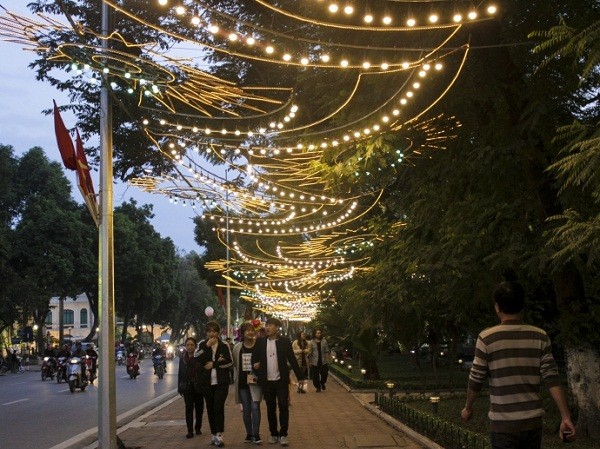 Ngắm Hà Nội rực rỡ cờ hoa dịp Đại hội Đảng 12 - ảnh 13