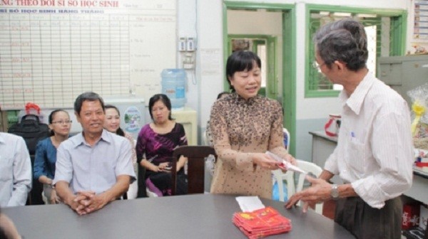 Chạnh lòng giáo viên nhận thưởng Tết bằng cân khoai, củ sắn - ảnh 2