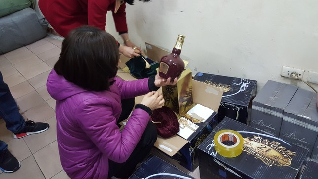 Rượu giả lũng đoạn thị trường Tết Bính Thân - ảnh 1