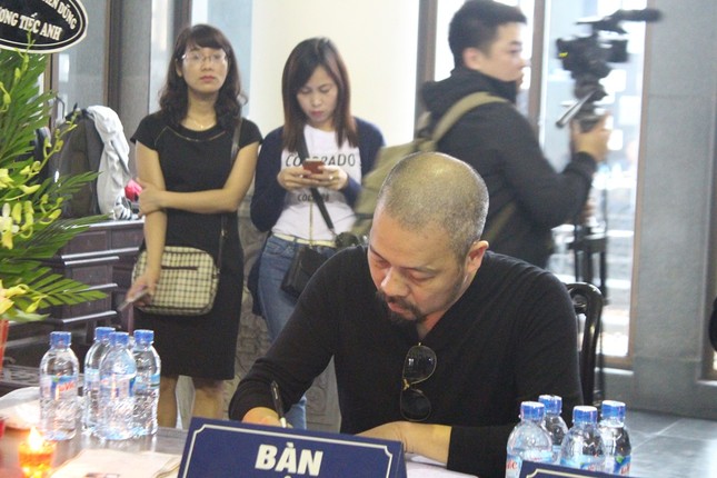 Thanh Lam, Quốc Trung nghẹn ngào đưa tiễn nhạc sĩ Thanh Tùng - ảnh 9