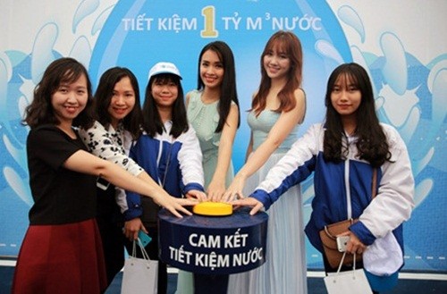 Ái Phương - Hari Won gợi cảm, rạng rỡ kêu gọi tiết kiệm nước - ảnh 5