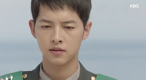 Song Joong Ki - Song Hye Kyo và nụ hôn 'bão' hậu duệ của mặt trời - ảnh 7