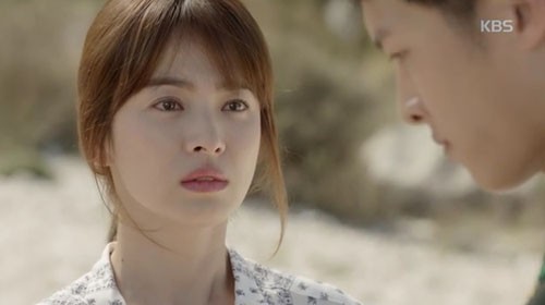 Song Joong Ki - Song Hye Kyo và nụ hôn 'bão' hậu duệ của mặt trời - ảnh 6