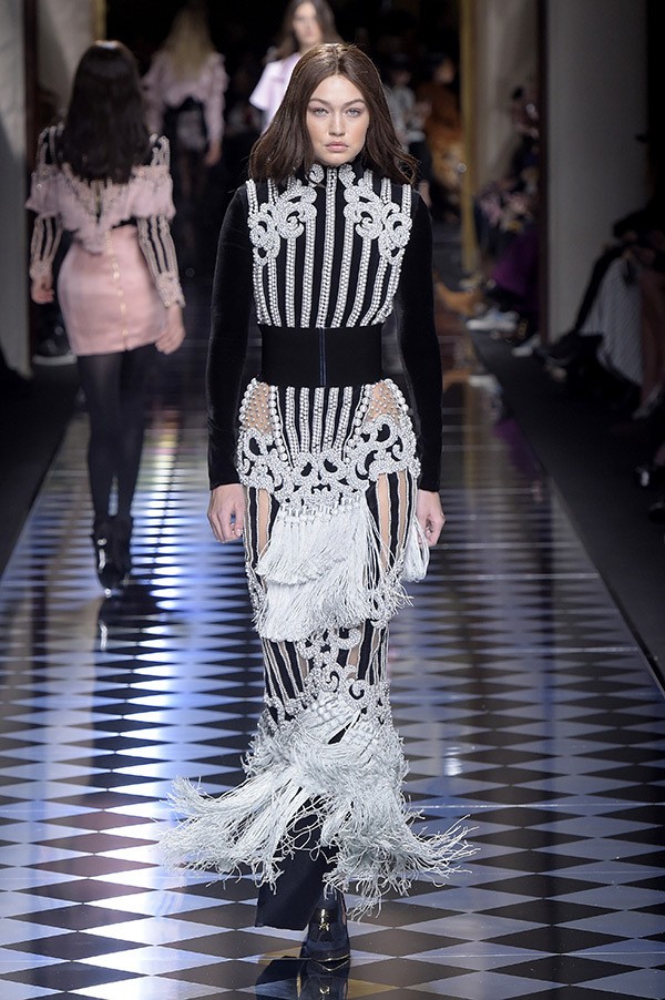 Kendall Jenner đẹp như như nữ hoàng ở show Balmain Thu Đông 2016 - ảnh 6