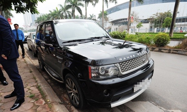 Chồng Á hậu Ngô Trà My đưa dàn siêu xe và Limousine đến hỏi vợ - ảnh 7
