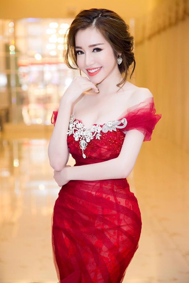 Elly Trần 'áp đảo' Á hậu Huyền My bằng body vạn người mê - ảnh 9