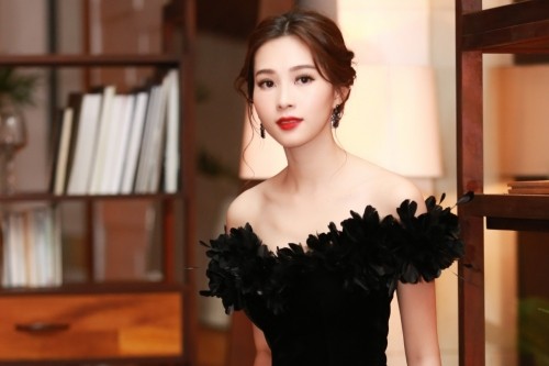 Đặng Thu Thảo khoe vai trần, chân dài gợi cảm - ảnh 7