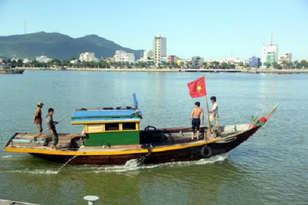 Tìm thấy thi thể hành khách bị chìm cùng tàu du lịch - ảnh 1