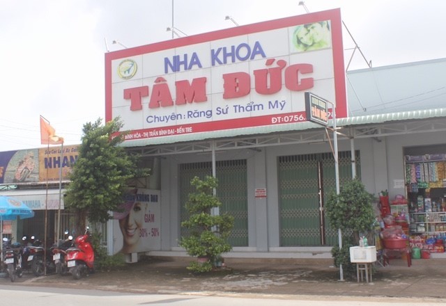 Tài xế xe tải khốn khổ vì nhổ răng bị mù mắt - ảnh 1