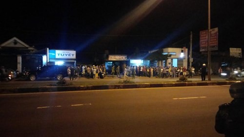 Bắt giữ con tin ở tiệm Internet để đòi bánh mì và súng - ảnh 1