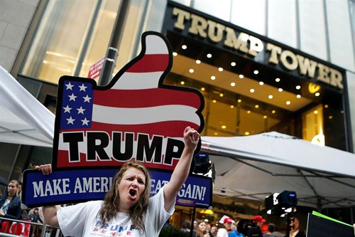 Ngày chủ nhật bão tố của Donald Trump - ảnh 1