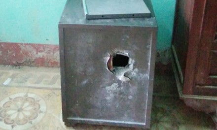 Trụ sở ủy ban 3 xã bị trộm đột nhập phá két sắt - ảnh 1