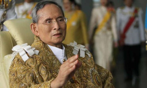 Chân dung Quốc vương đầy uy quyền của Thái Lan - ảnh 1