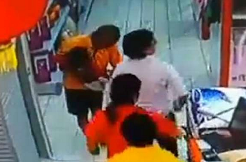 Bé trai tử vong thương tâm vì bị bố ngã đè lên người - ảnh 3