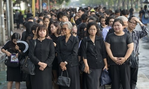 Thái Lan để tang Quốc vương thế nào? - ảnh 2