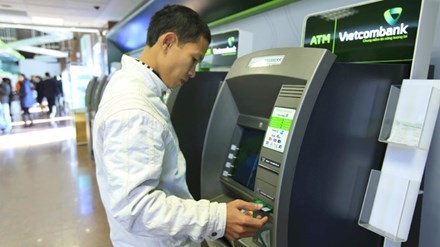 Vì sao Vietcombank khoá thẻ một số khách hàng? - ảnh 1