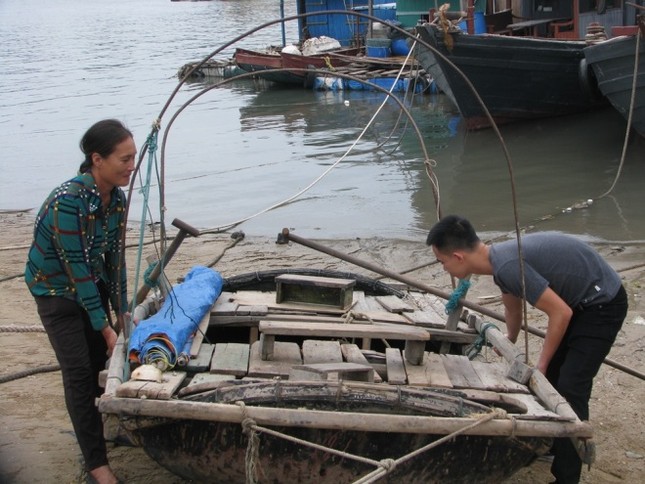Dân Quảng Ninh chằng nhà, gặt lúa chạy đua với bão - ảnh 3