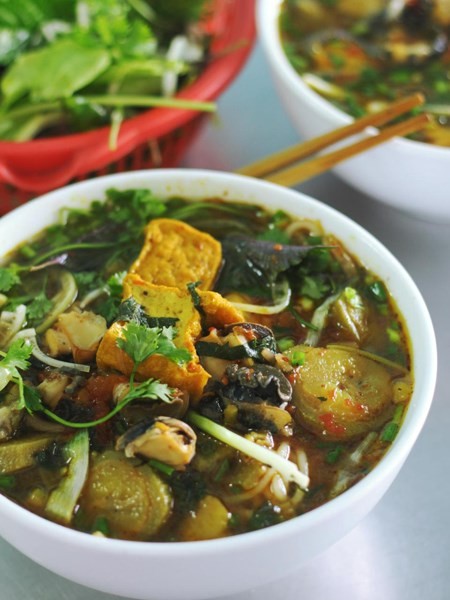 Những quán ăn hơn 25 năm tuổi ở Hà Nội luôn đông khách - ảnh 6