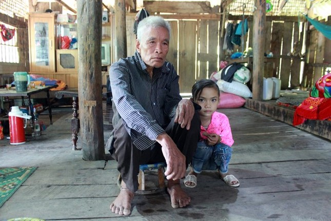 'Toi khoc nhieu khi khong co chuyen xe tu te dua con ve' hinh anh 2