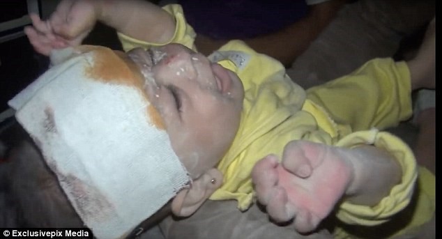 Bé gái sơ sinh sống sót thần kỳ sau vụ không kích ở Syria - ảnh 1