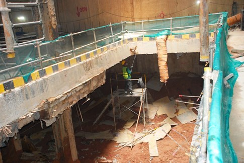 Cận cảnh Metro đầu tiên dưới lòng đất... Sài Gòn - ảnh 13