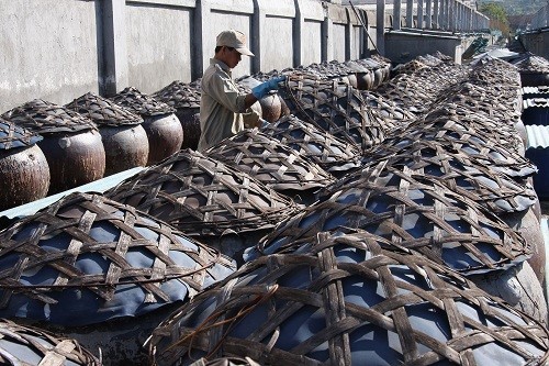 Nước mắm công nghiệp đè nước mắm truyền thống như thế nào? - ảnh 1