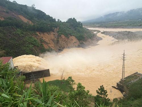 Chủ tịch Hội đập lớn: 'Thuỷ điện như con dao hai lưỡi' - ảnh 1