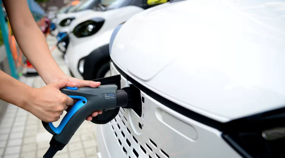 Trung Quốc thắt chặt các quy tắc an toàn pin EV, dẫn đầu là CATL và BYD
