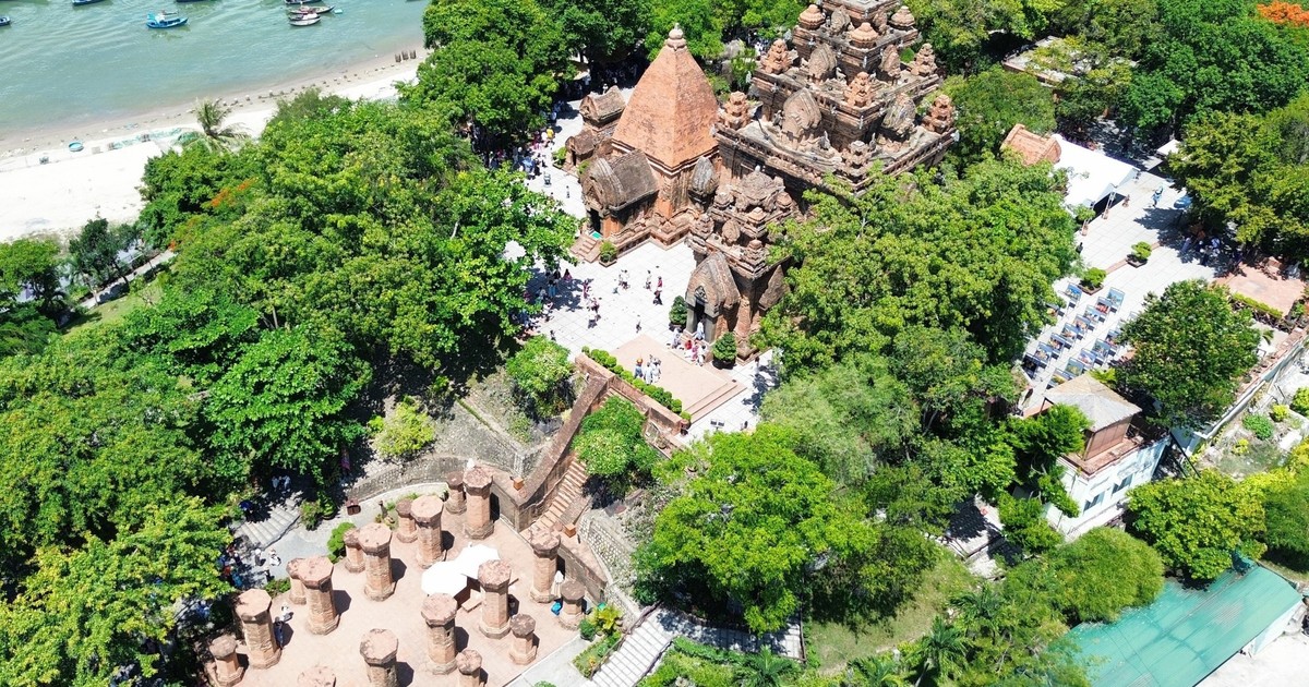 Khám phá vẻ đẹp di sản tháp Chăm ở Khánh Hòa