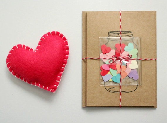 Tìm một cách để tạo ra một chiếc thiệp Valentine độc đáo và đẹp mắt trong năm 2024? Hãy xem qua ảnh thiệp Valentine lọ thủy tinh này. Với lựa chọn hoa tươi và màu sắc phù hợp, bạn có thể tạo ra một chiếc thiệp đặc biệt với khung giữ hoa thủy tinh độc đáo.