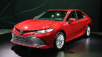Bị Vinfast Lux A vượt mặt, Toyota Camry lập tức giảm giá, tặng thêm quà cho khách hàng