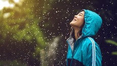 Vì sao không khí có mùi lạ sau mưa?