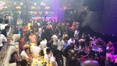 Bên trong quán bar Sài Gòn bị đột kích phát hiện dân chơi phê ma tuý