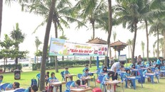 Chùm ảnh: Hơn 100 học sinh thi vẽ tranh “Biển đảo quê em” ở Đà Nẵng