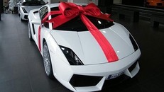 Siết hàng xách tay nhập khẩu, ôtô dạng quà tặng từ nước ngoài