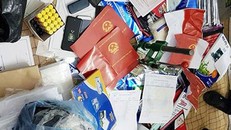 Hành vi sử dụng văn bằng, chứng chỉ giả sẽ bị xử phạt vi phạm hành chính từ 10.000.000 đồng đến 20.000.000 đồng, theo quy định tại khoản 3 và sẽ bị tịch thu văn bằng theo quy định tại khoản 5, Điều 16, Nghị định số 138/2013/NĐ-CP của Chính phủ.