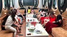 Toàn cảnh cuộc đột kích liên hoàn các tụ điểm thác loạn ở Sài Gòn