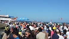 Hơn 2.000 du khách bị kẹt ở đảo Lý Sơn do thời tiết xấu