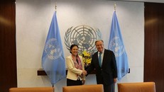 Đại sứ Nguyễn Phương Nga (trái) chào từ biệt Tổng Thư ký Liên Hợp Quốc Antonio Guterres .