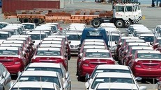 Doanh nghiệp kêu khó nhập khẩu xe ô tô