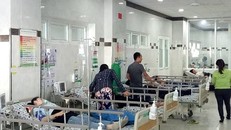 Hàng chục người ngất xỉu vì ngộ độc khí gas