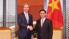 Phó Thủ tướng Vương Đình Huệ tiếp Chủ tịch điều hành WEF Borge Brende. Ảnh: VGP/Thành Chung
