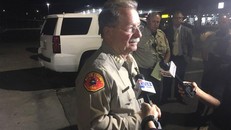 Cảnh sát trưởng Donny Youngblood trả lời phỏng vấn về vụ việc. (Ảnh: Bakersfield Californian)