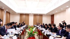 Quang cảnh cuộc hội đàm. Ảnh: Vietnam+ Chiều 8/10, tại Thủ đô Vientiane, Tổng Bí thư, Chủ tịch Lào Bounnhang Vorachith đã thân mật tiếp Đoàn đại biểu cấp cao Việt Nam.